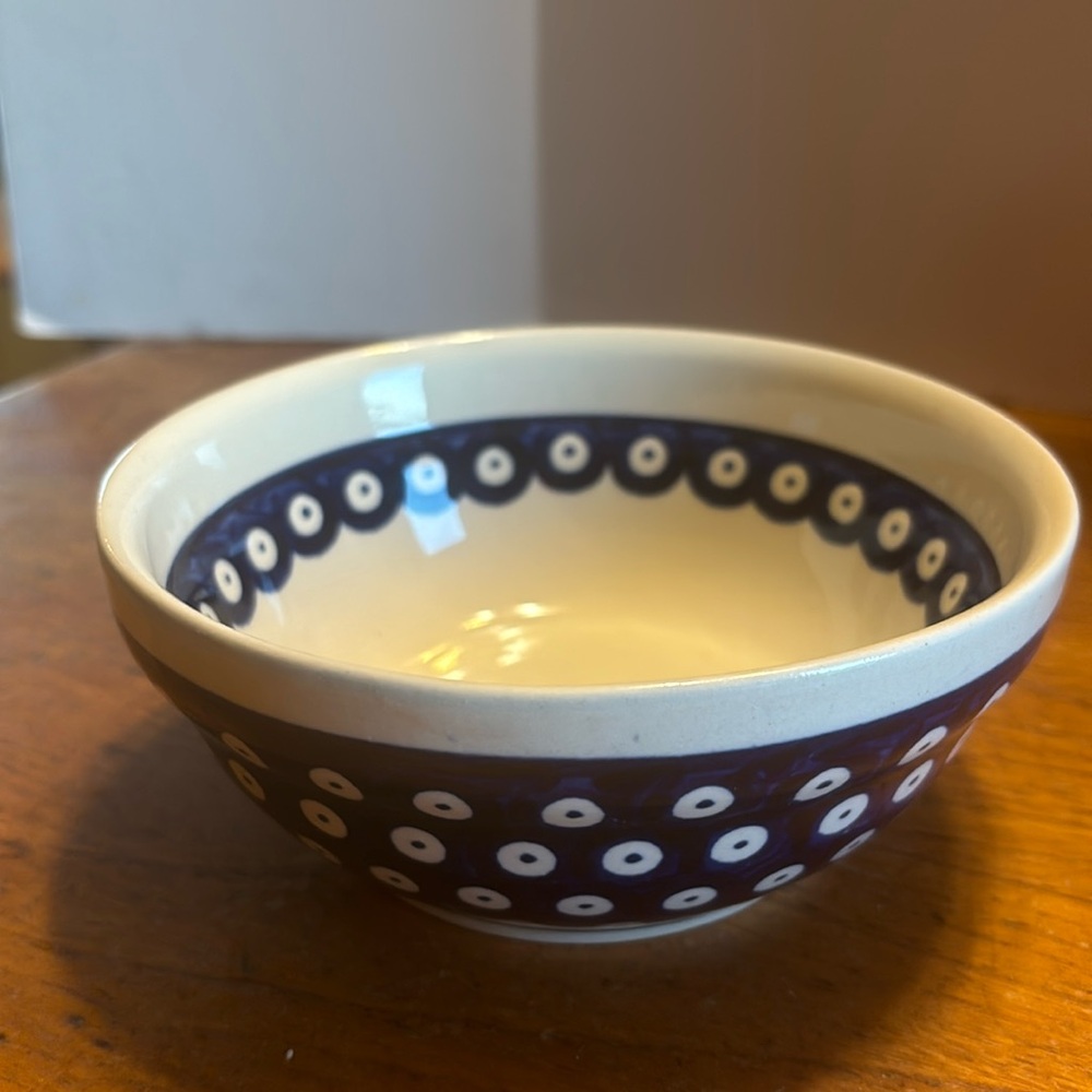 Boleslawiec®️ hand made polish pottery “blue eyes” cobalt blue/cream 6” A7 bowl